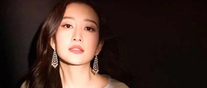 演员王鸥承认单身生子：我目前独自养育一个孩子，孩子尚且年幼，希望大家不要过度聚焦私人生活，留给小朋友一片可以自在成长的安静空间