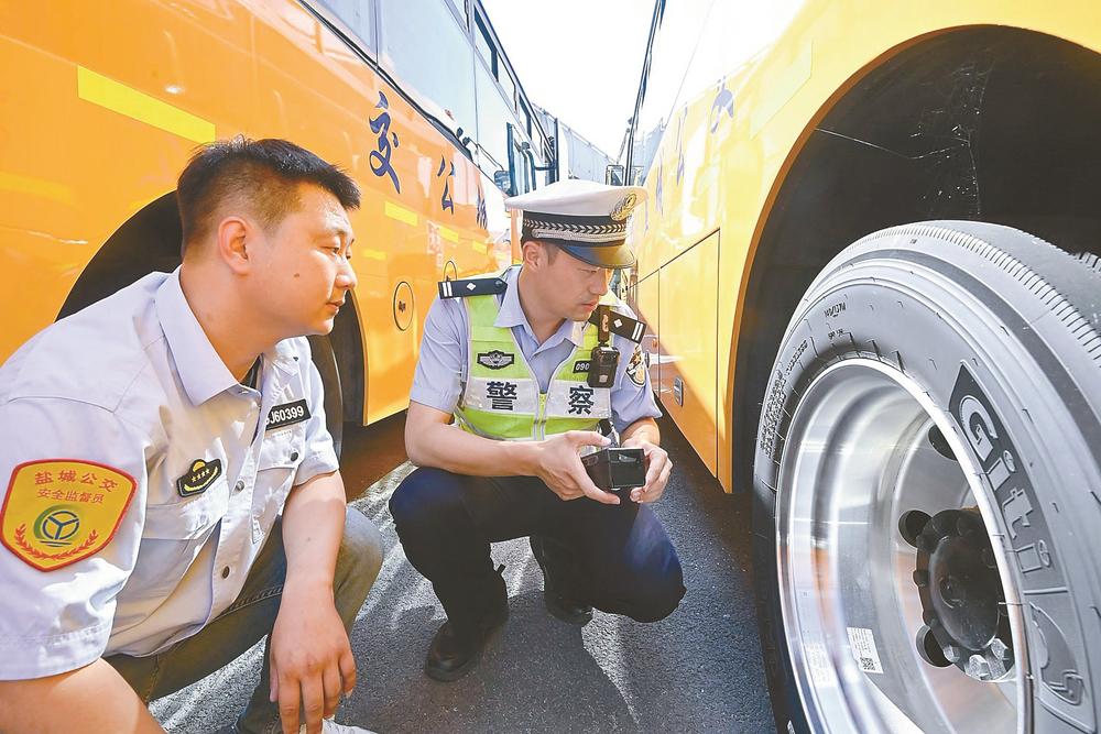 开学护航全程在线  盐城交警织密校园交通安全防护网
