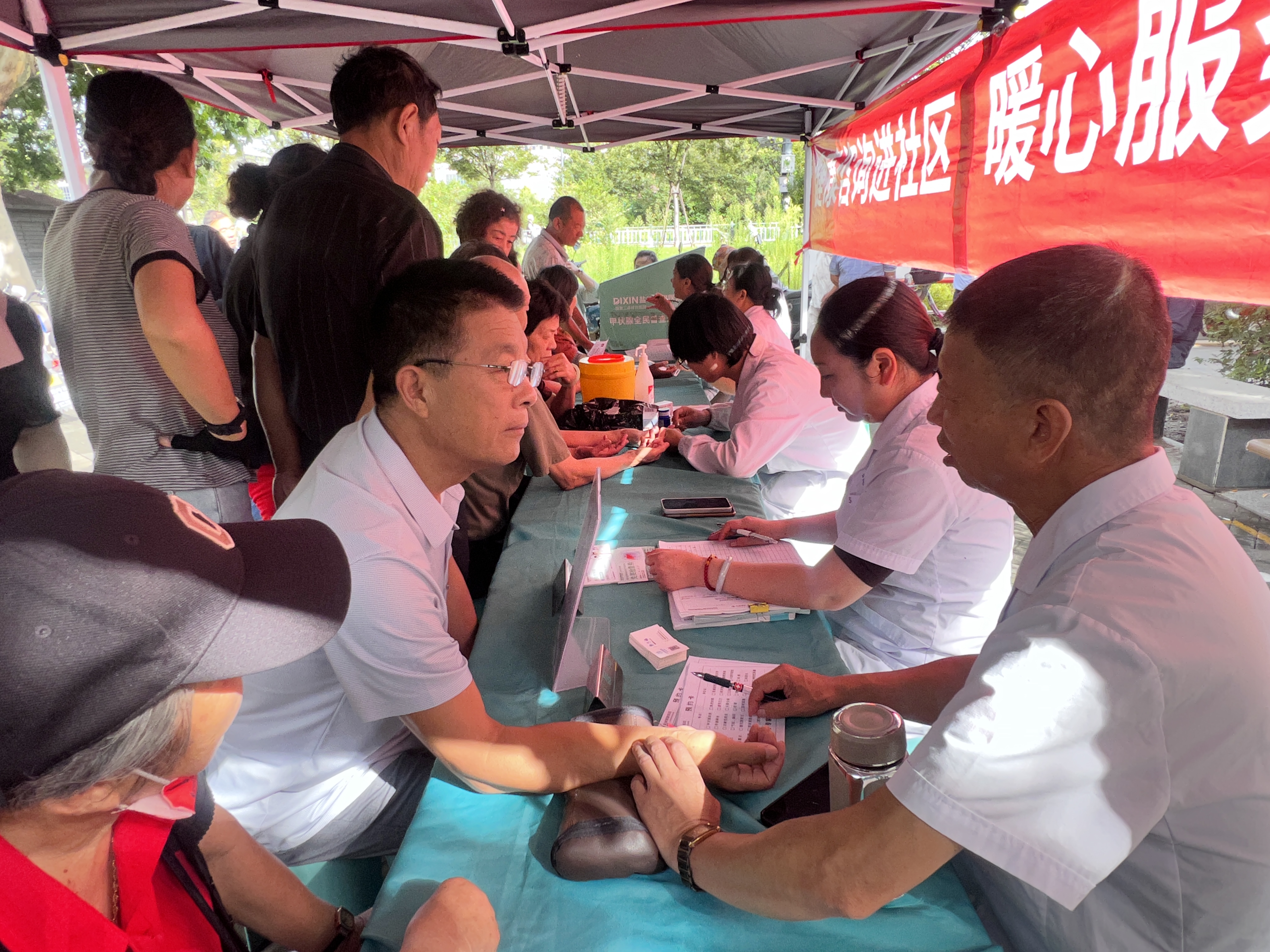 文峰街道盐马路社区：义诊送健康 服务暖民心