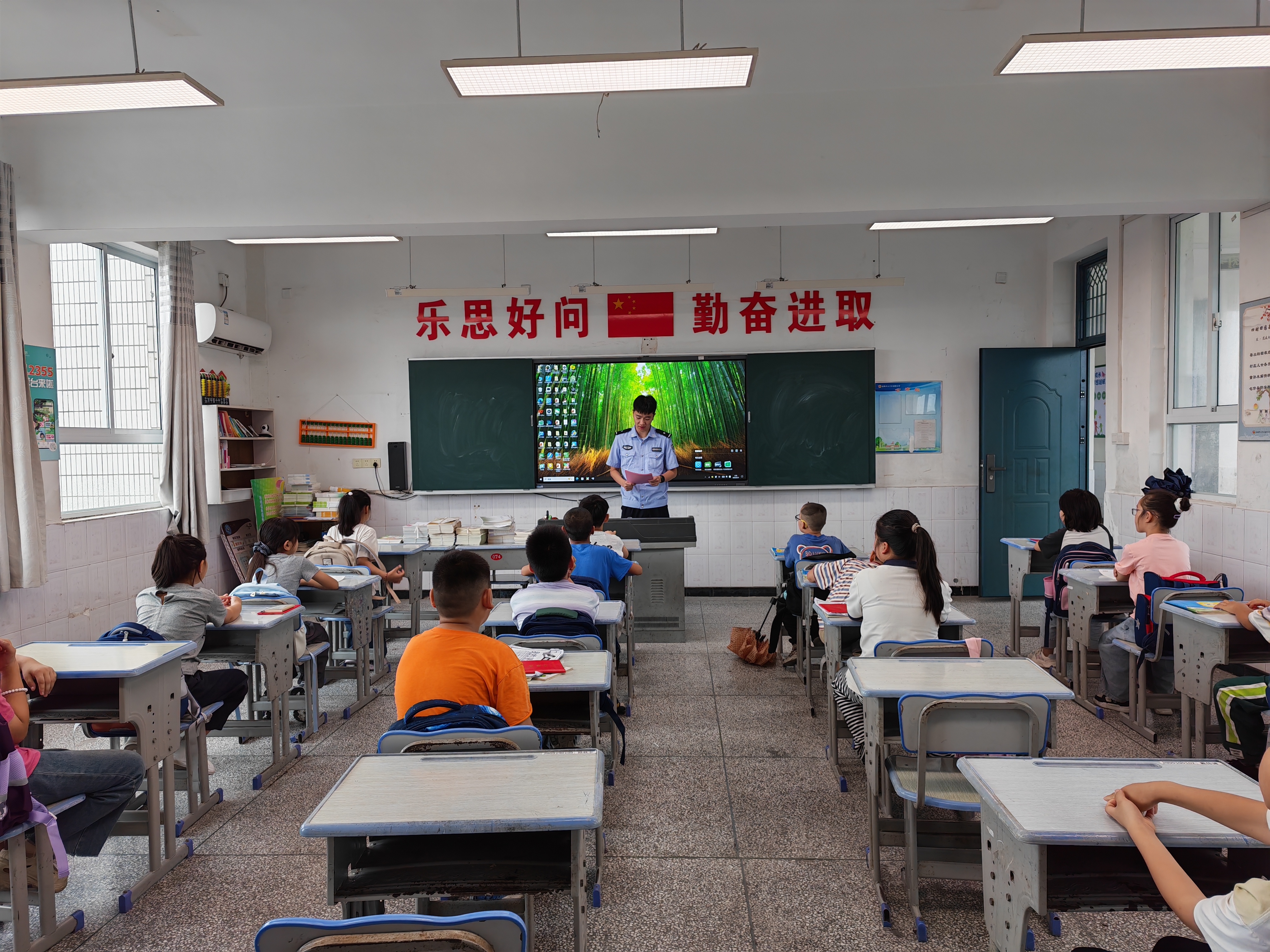 南阳镇：开学普法护成长 安全护航新学期