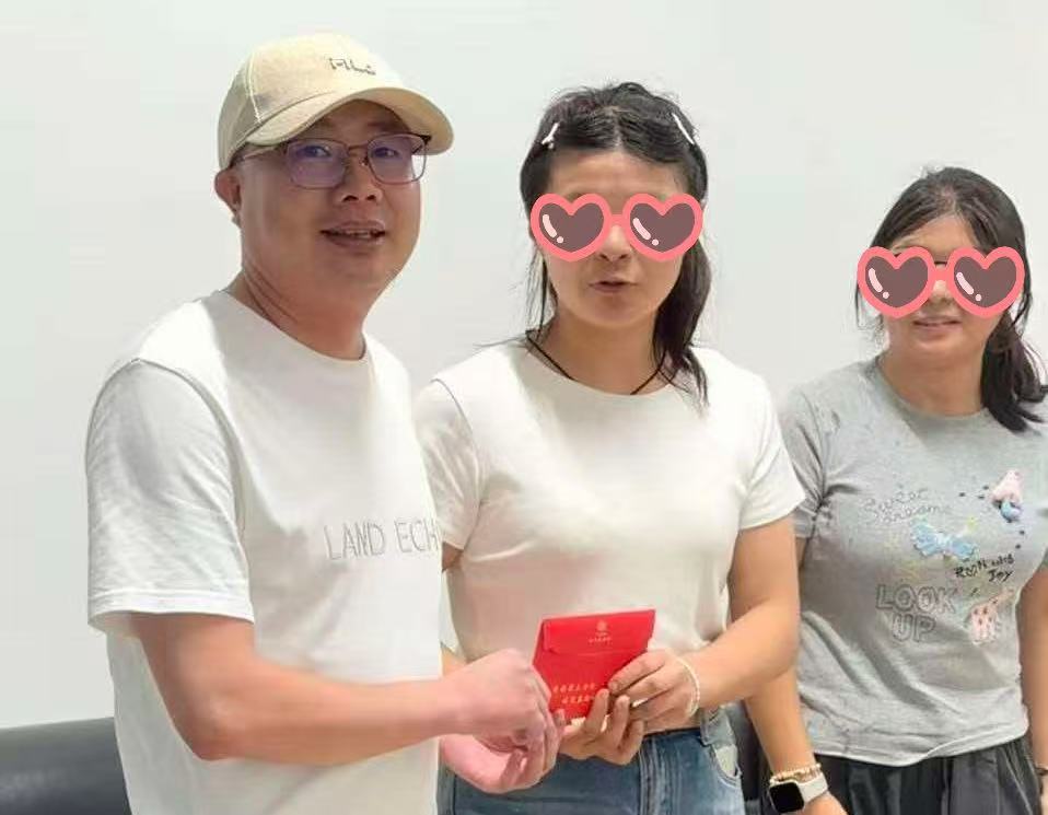 昔日见义勇为护平安  如今捐资助学播温情