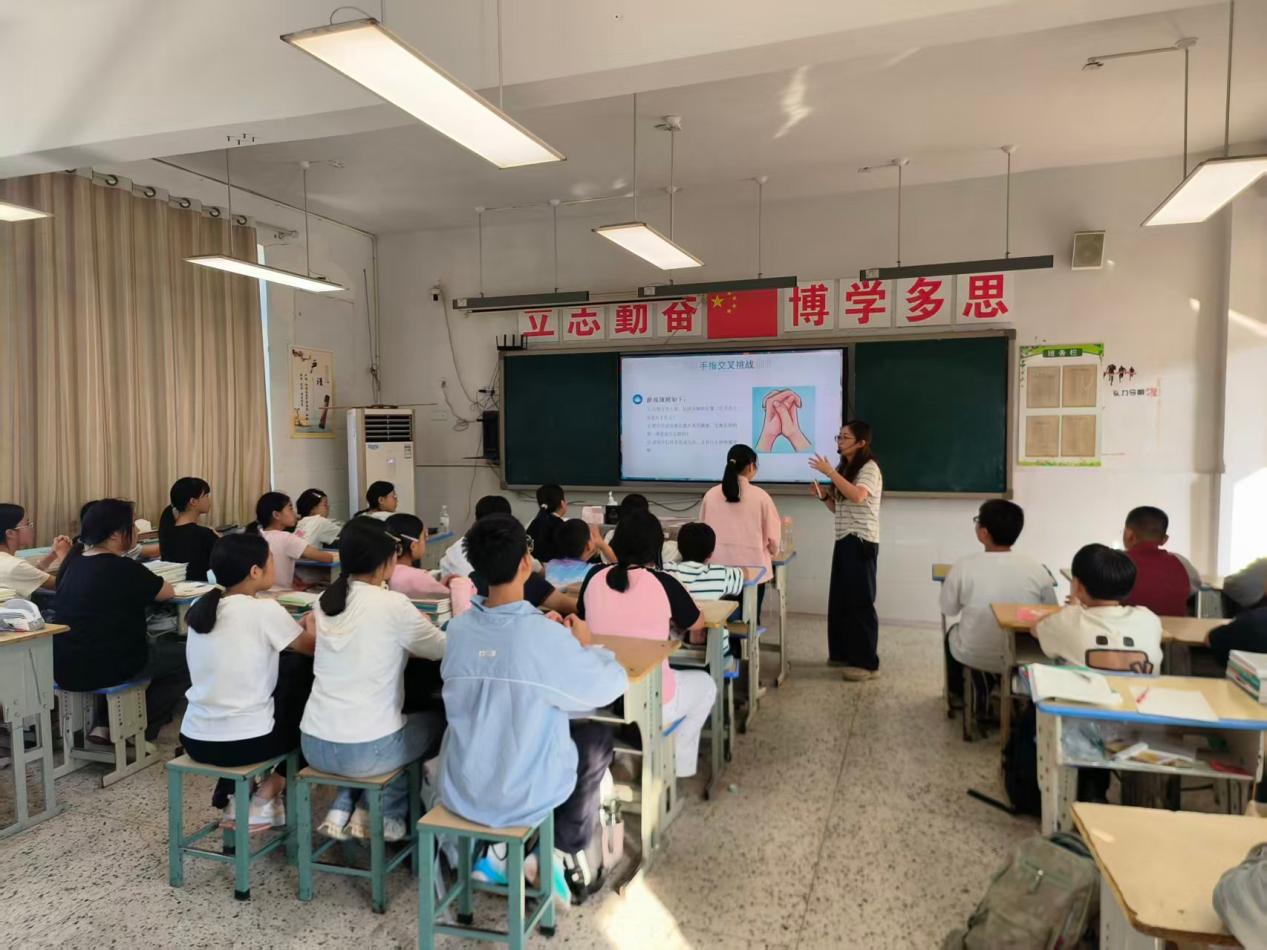 天场镇：构建心育防线 呵护青春心灵