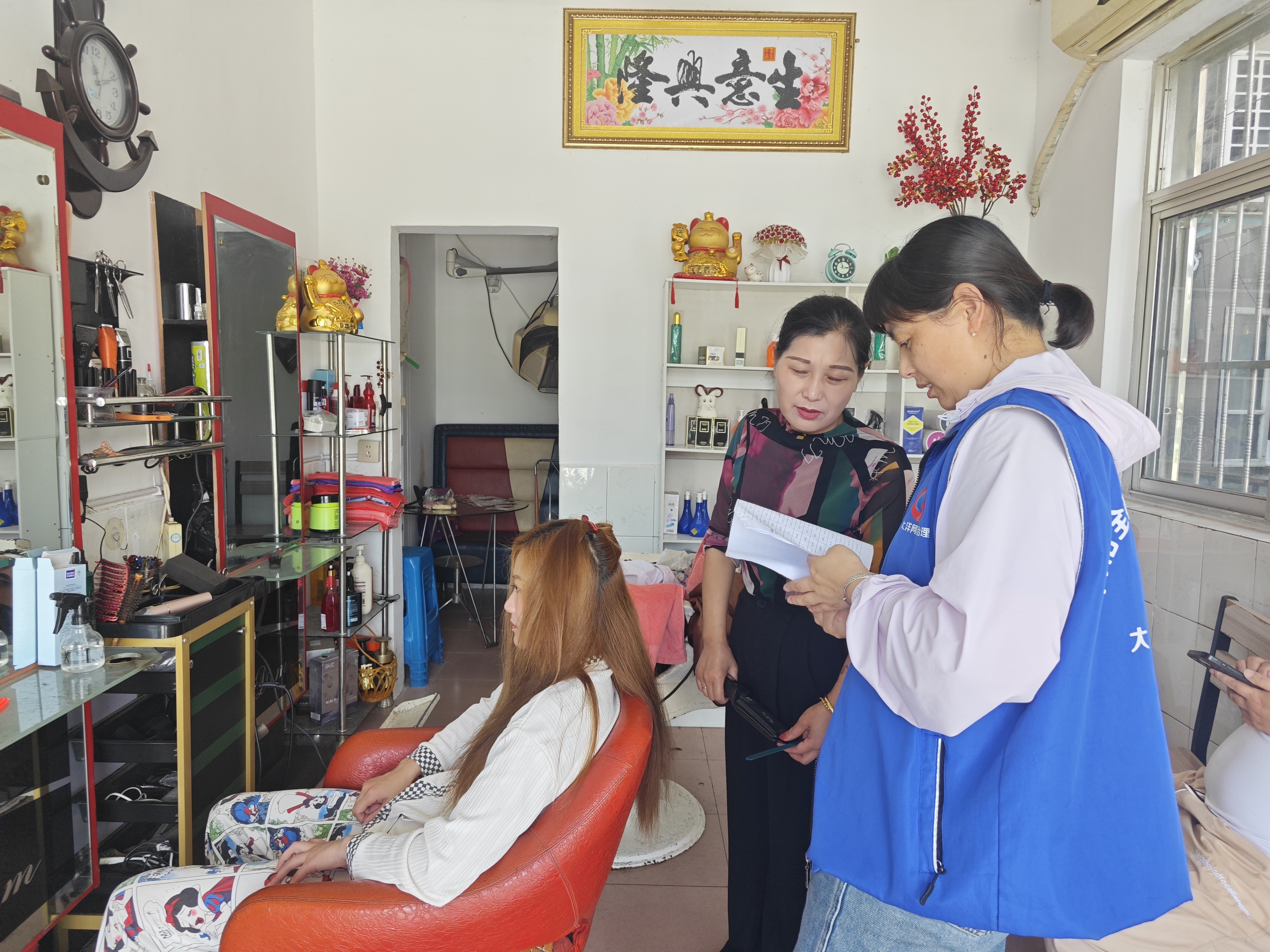 大洋街道大洋村：抓实健康证督办 筑牢商铺安全防线