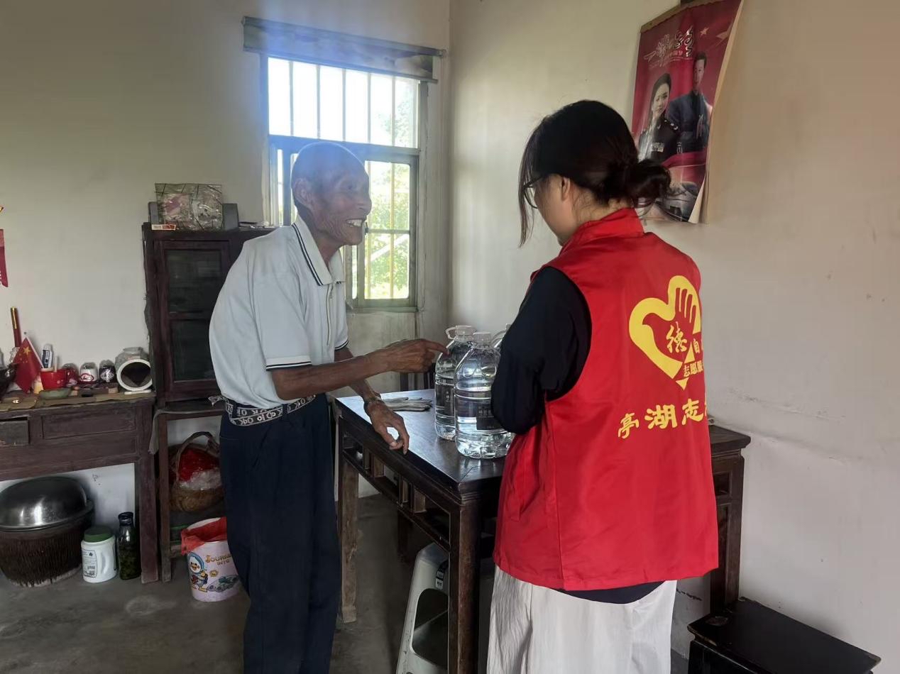 新兴镇洪东村开展走访慰问活动