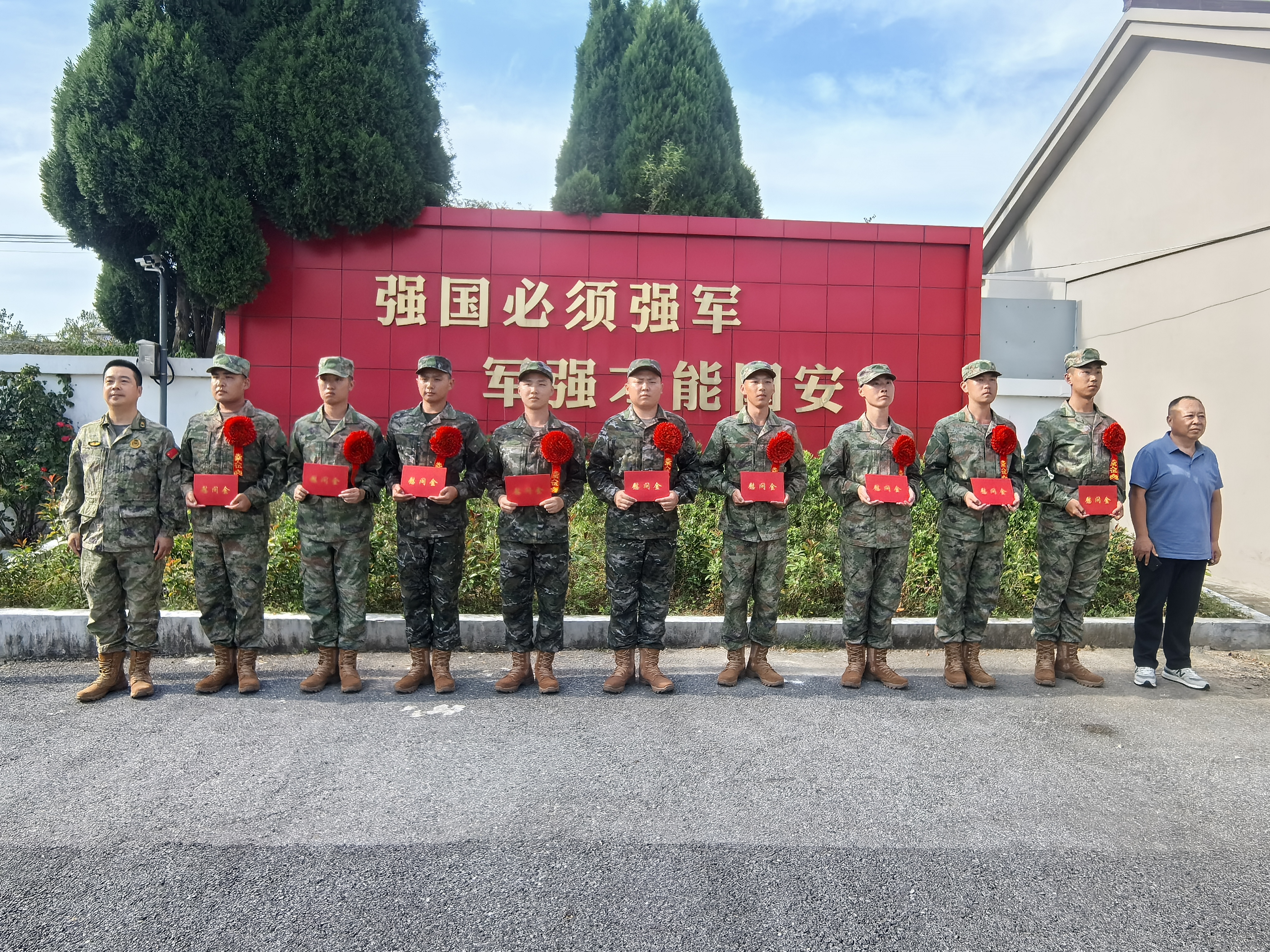 新丰镇欢送新兵奔赴军营
