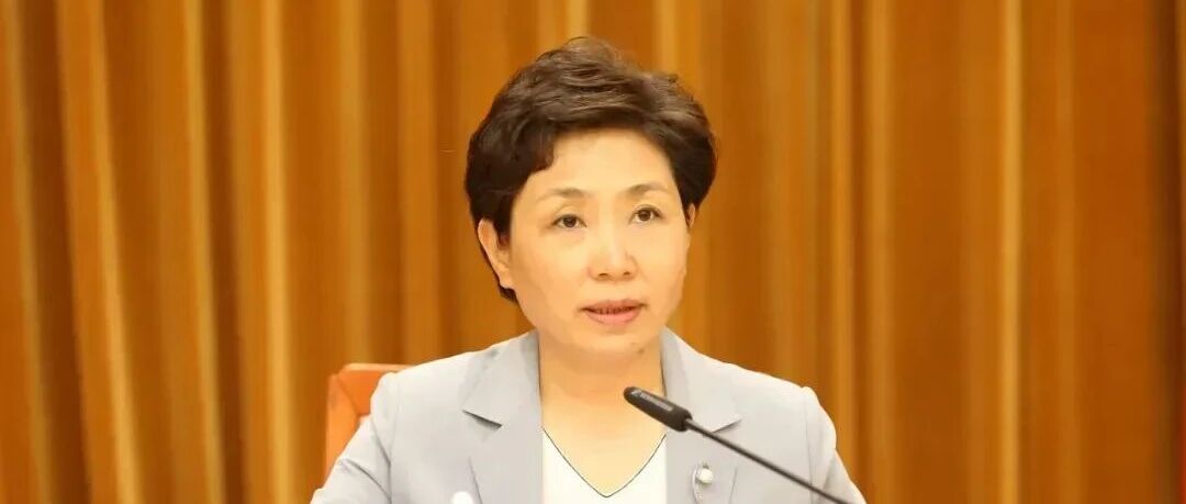 王宇燕，高票当选