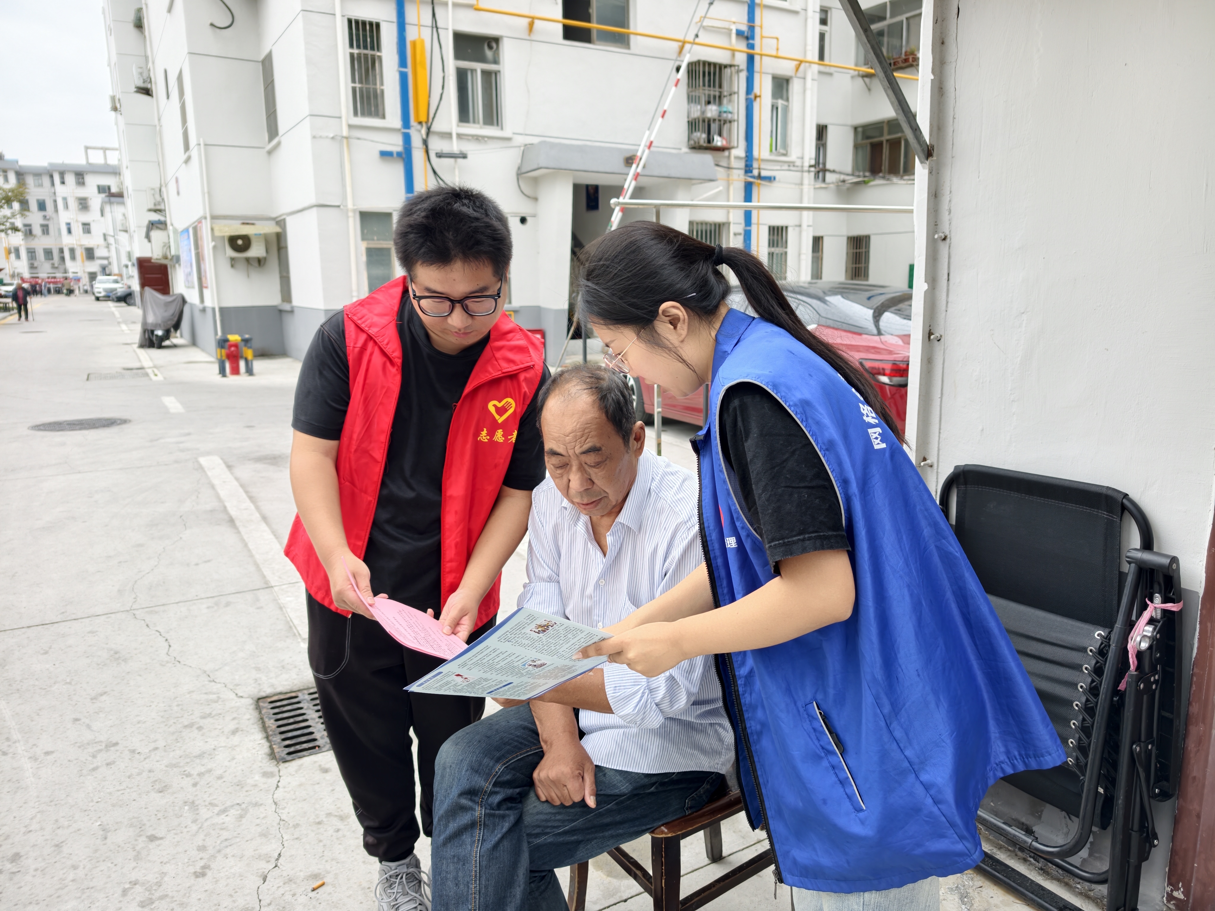 文峰街道双元路社区开展老年人防范非法集资专项宣传
