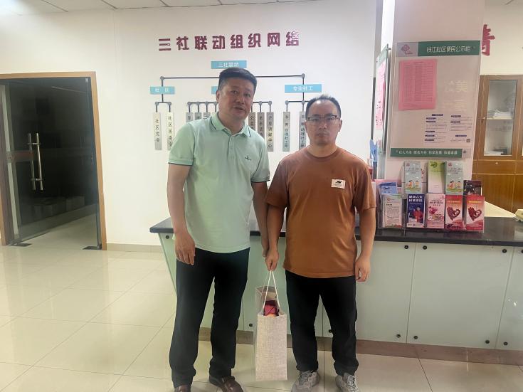 钱江社区中秋慰问新就业群体