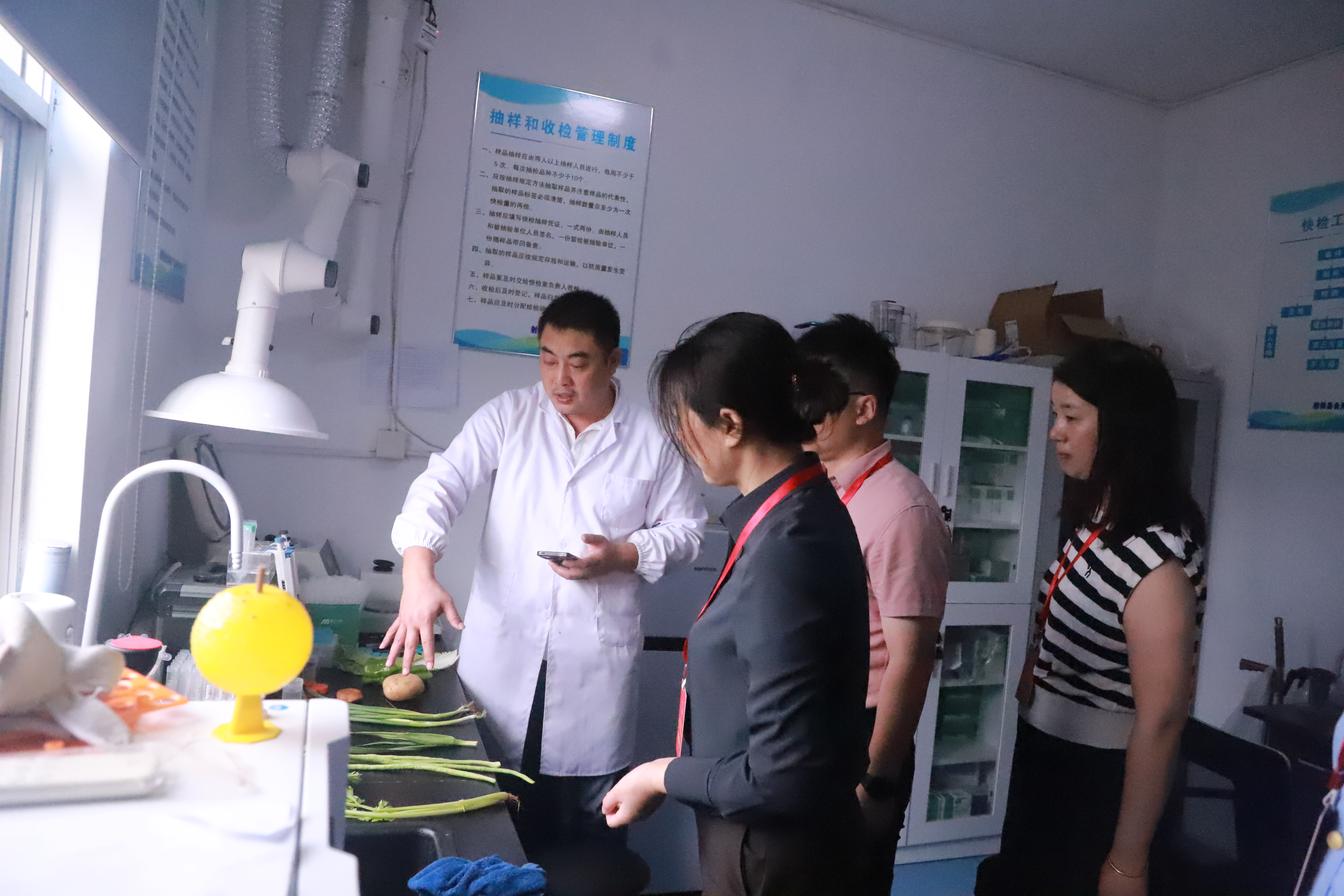 海河镇人大开展农产品质量安全专题视察
