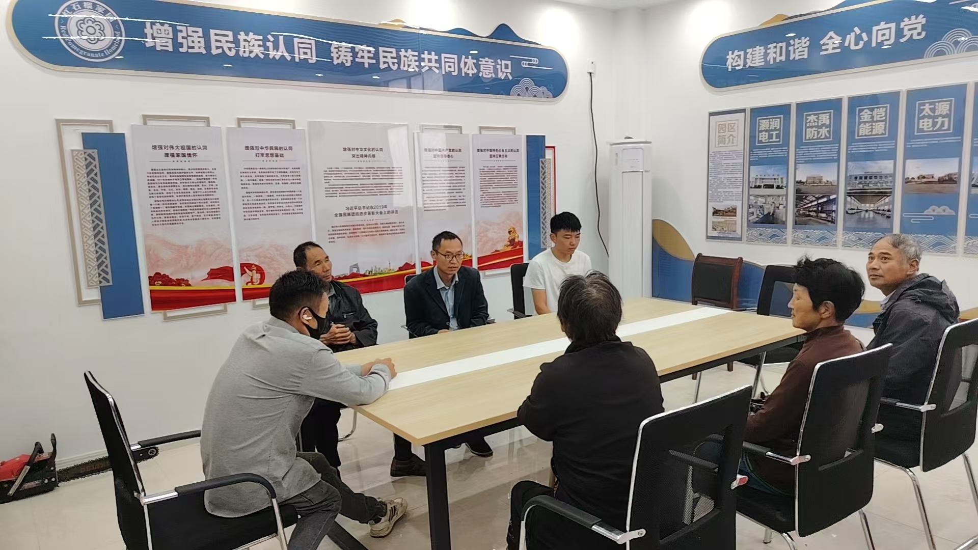 陈良镇扎实开展民族团结进步宣传周活动