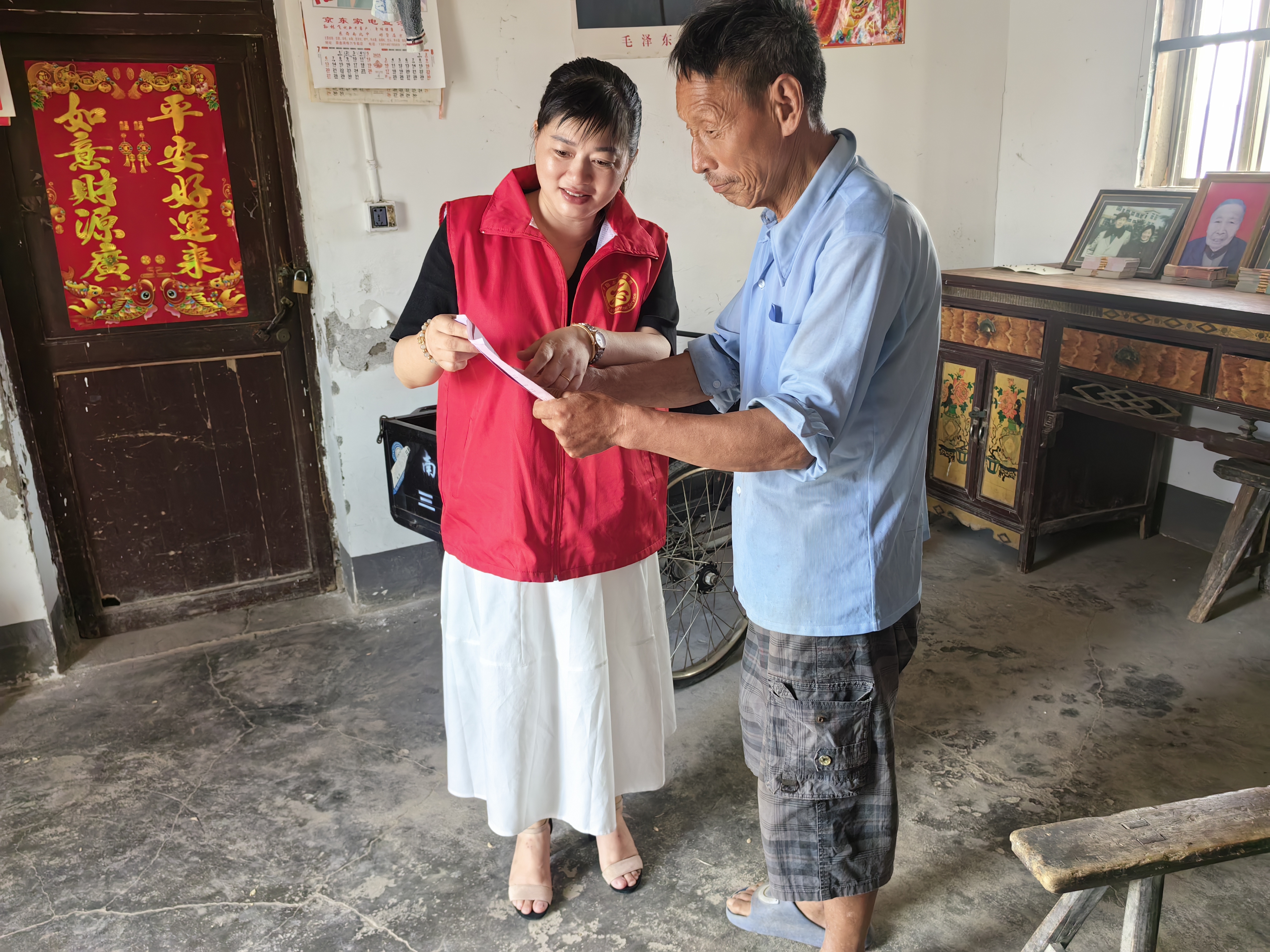 盘湾镇“志愿红”架起党群“连心桥”