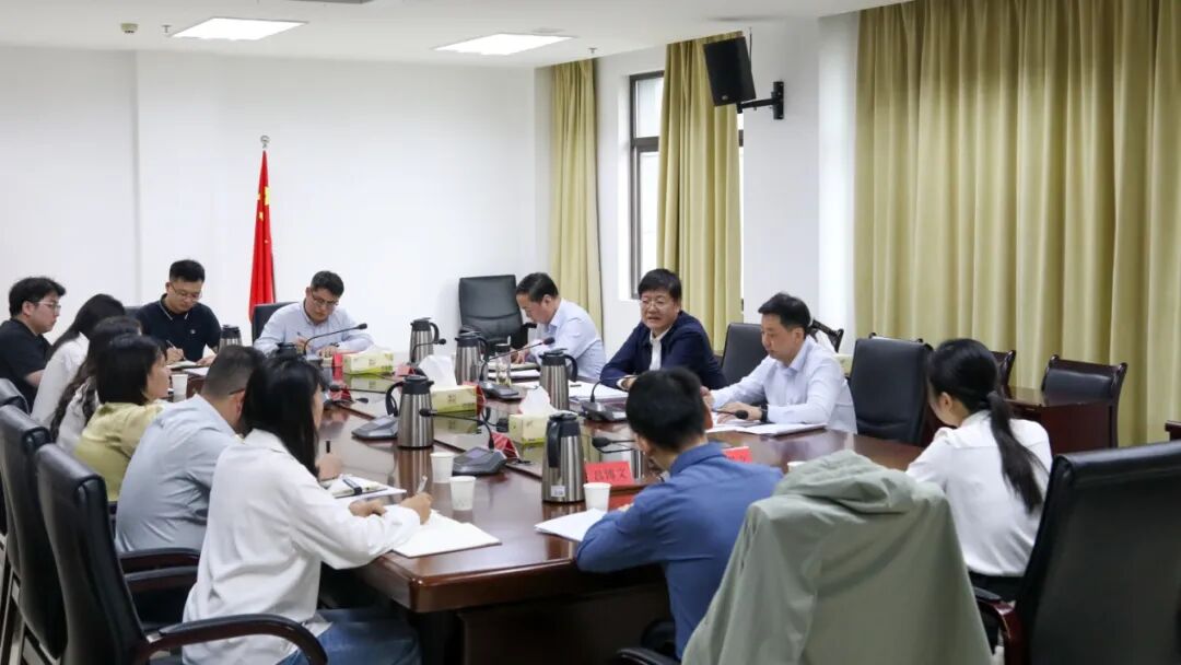 市住建局召开青年干部座谈会