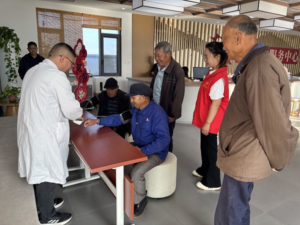 滨海港镇： 情暖重阳爱意浓 岁月安康乐融融