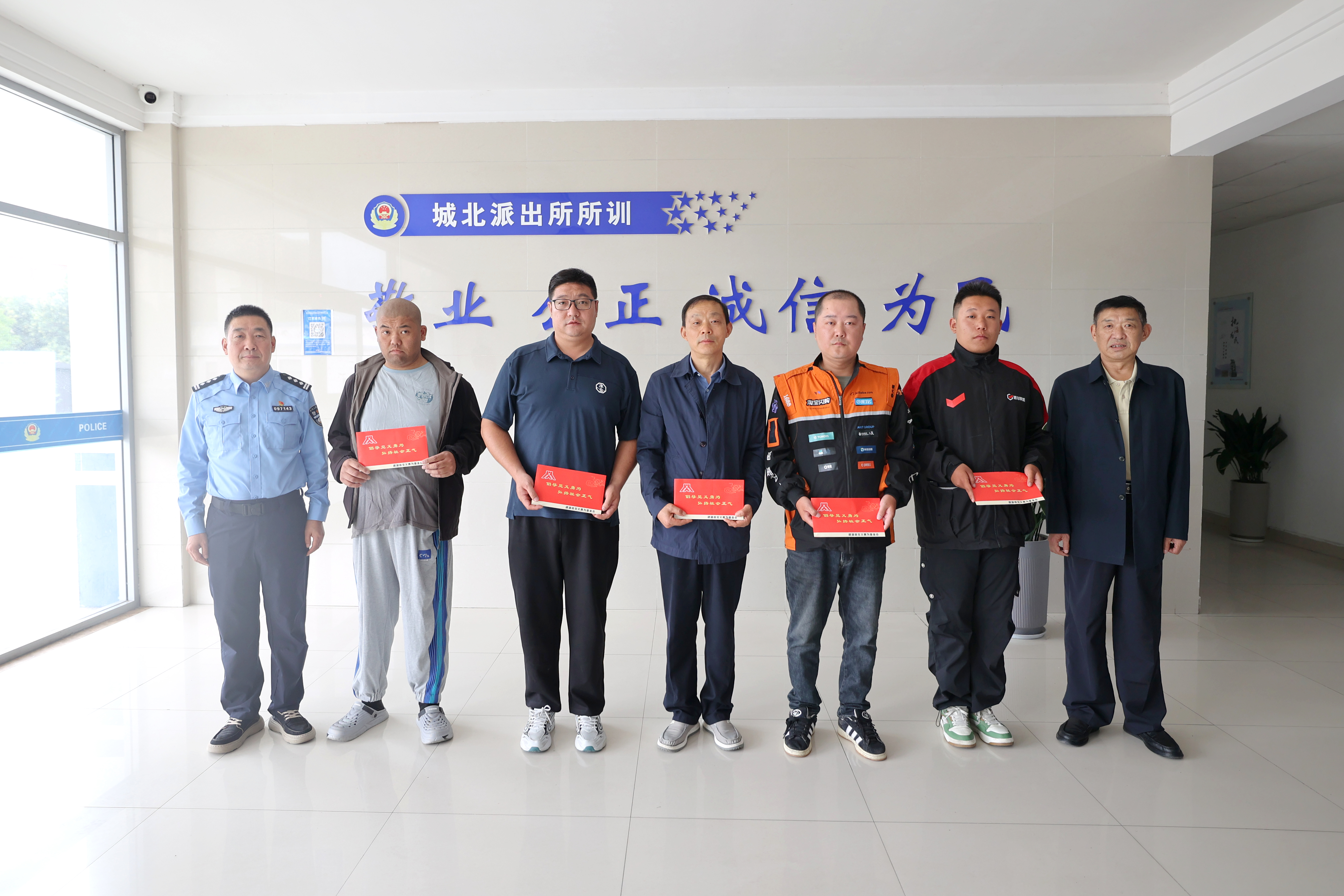 警民同心施救  全城寻访英雄  建湖5名热心群众获见义勇为奖励