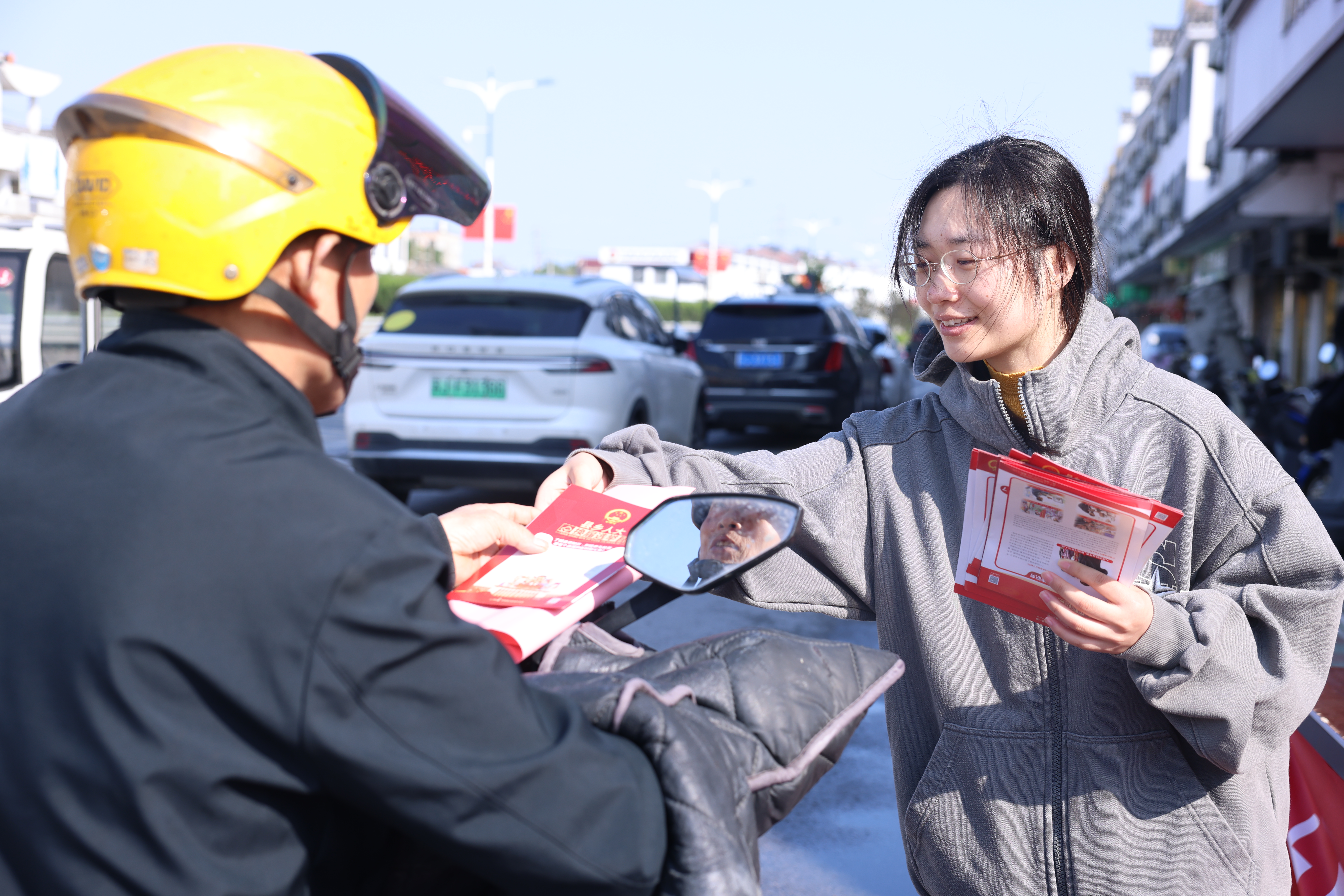 刘庄镇开展人大换届选举集中宣传日活动