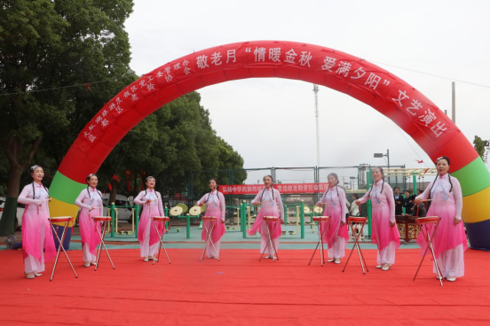 盐城盐都区:文艺汇演庆重阳 敬老温情暖人心