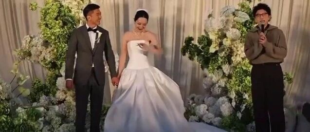 “毛不易情商”登上热搜，此前其出席20多年好友婚礼致辞“虽然不是我的妻子”等引争议；新郎新娘回应：我们都很好，请大家理性