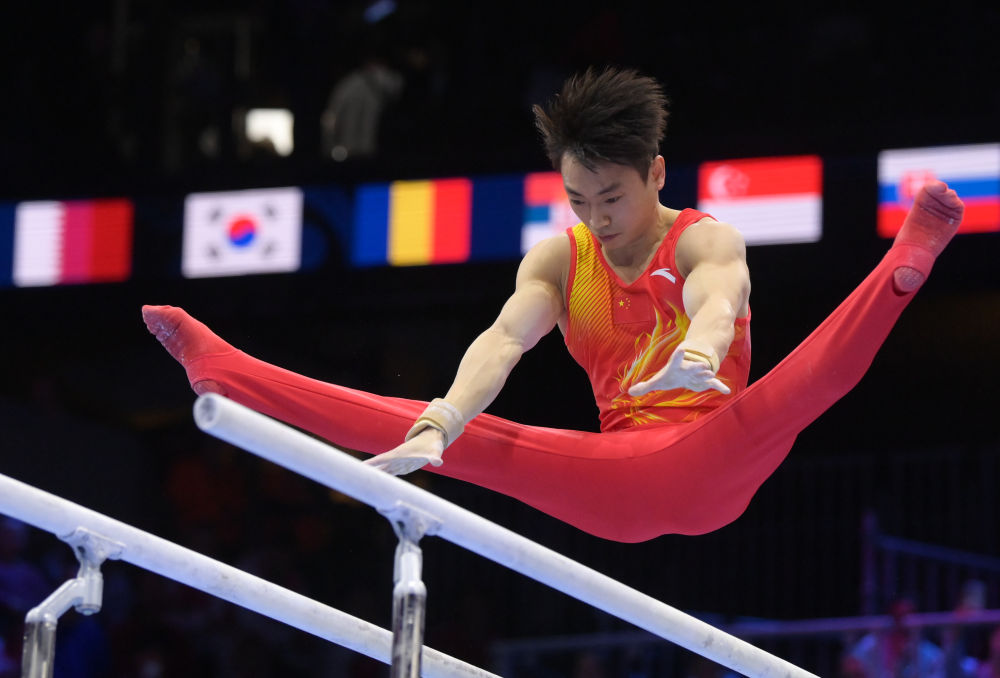 邹敬园成就体操世锦赛双杠“五冠王”