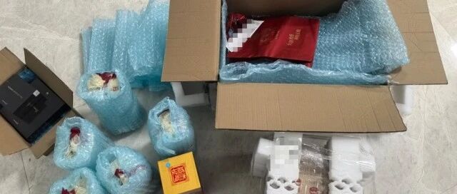 女子求职参加“视频面试”，莫名被下单了6瓶茅台5瓶五粮液1部华为手机等，扣款4万余元，民警：马上拦截！