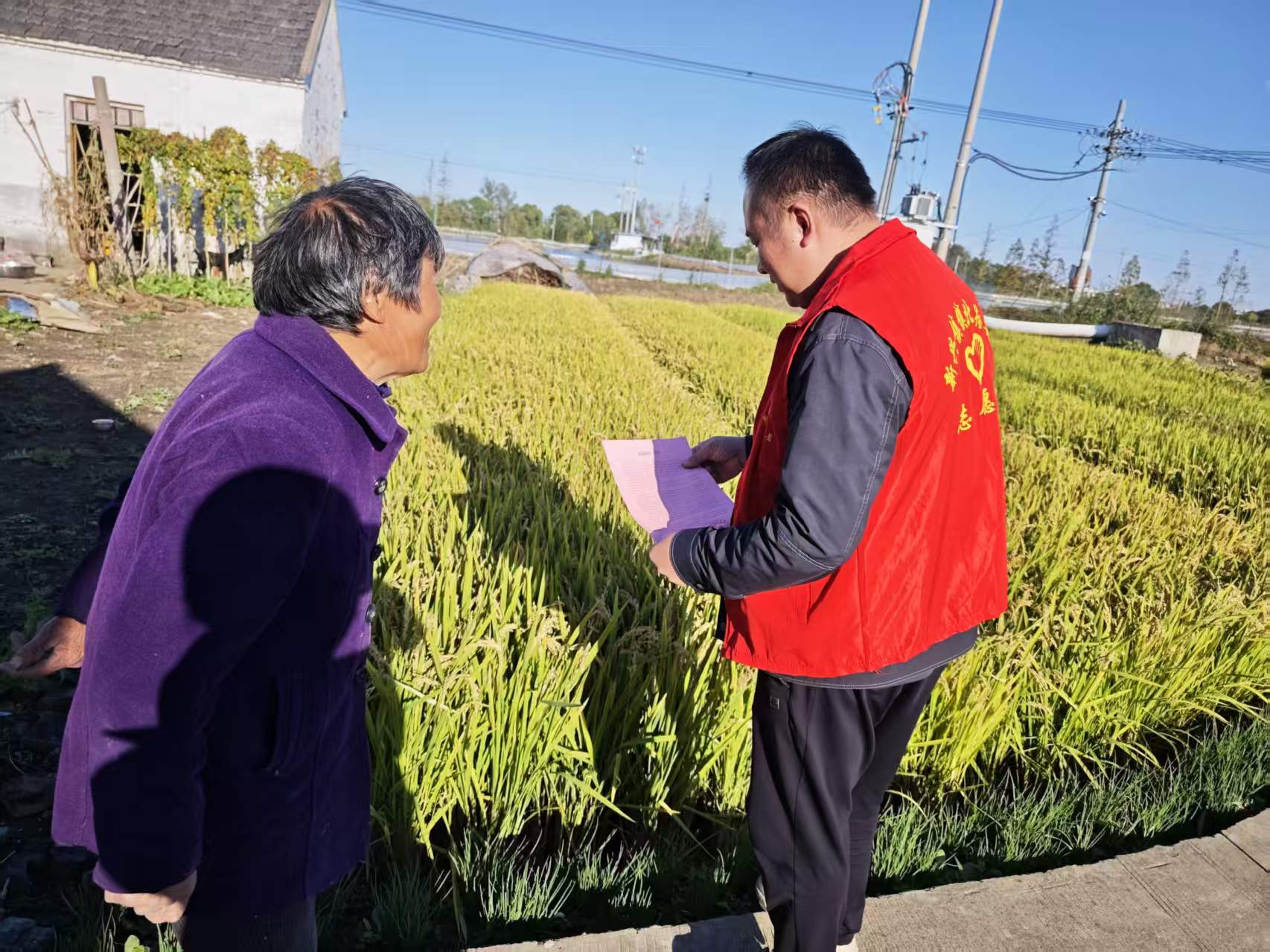 新兴镇镇北社区：田间宣传不停歇 秸秆禁烧入民心