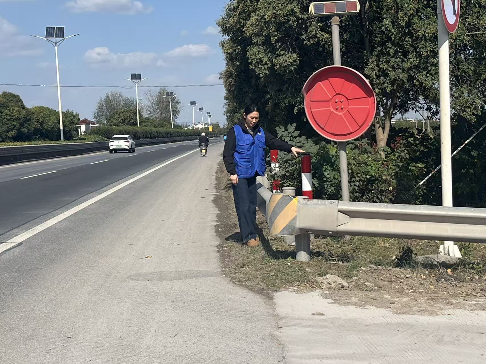 巡查识隐患 普法护路安——白驹镇妥善处置一起盗窃公路立柱事件
