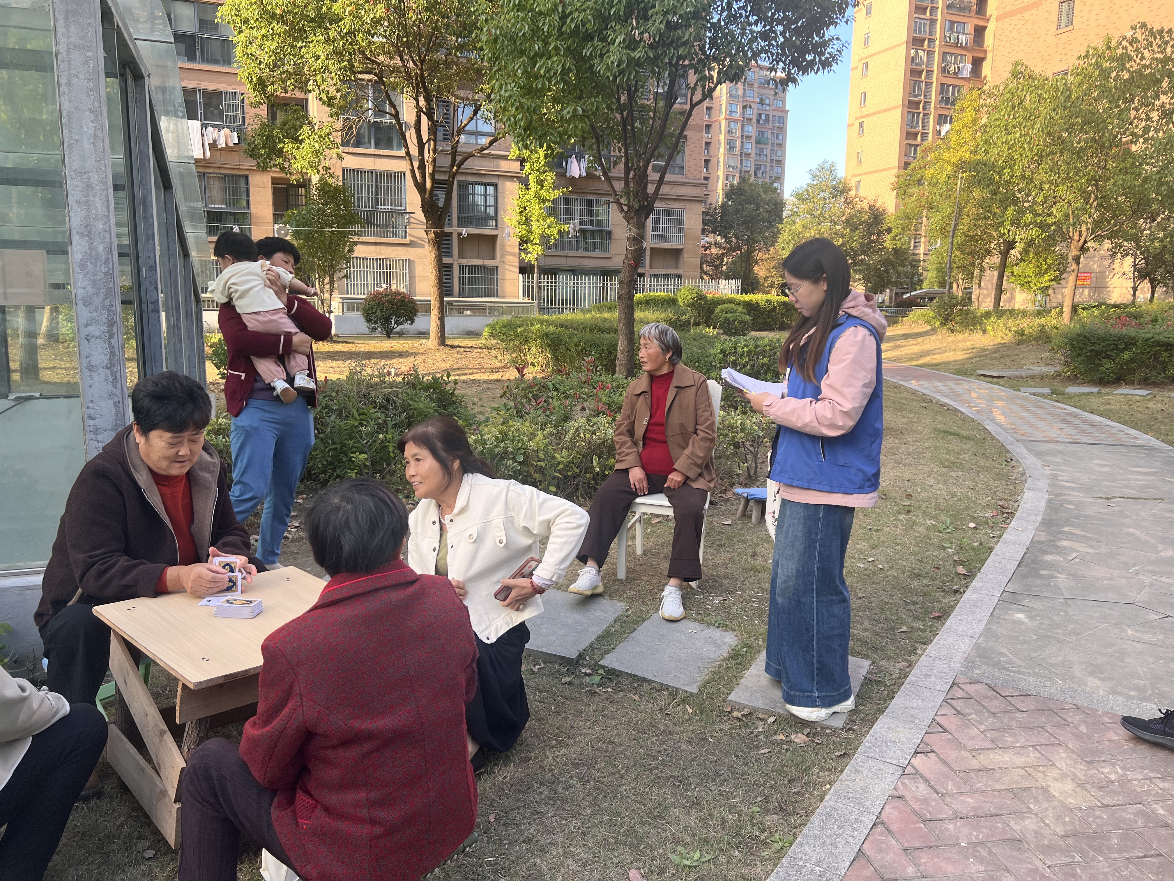 东亭湖街道新丰社区开展2026年人口变动入户调查